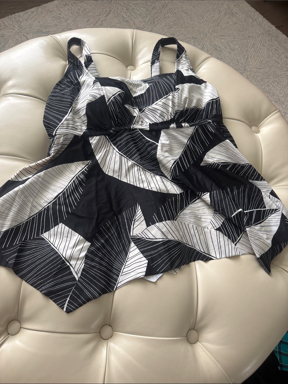 Kona Sol Black and White Leaf-Print Tankini Top